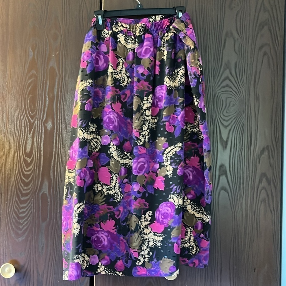 Fitting Image 2 pc. Black/ purple/ gold skirt and top. Size 22W. Beautiful - Picture 2 of 14